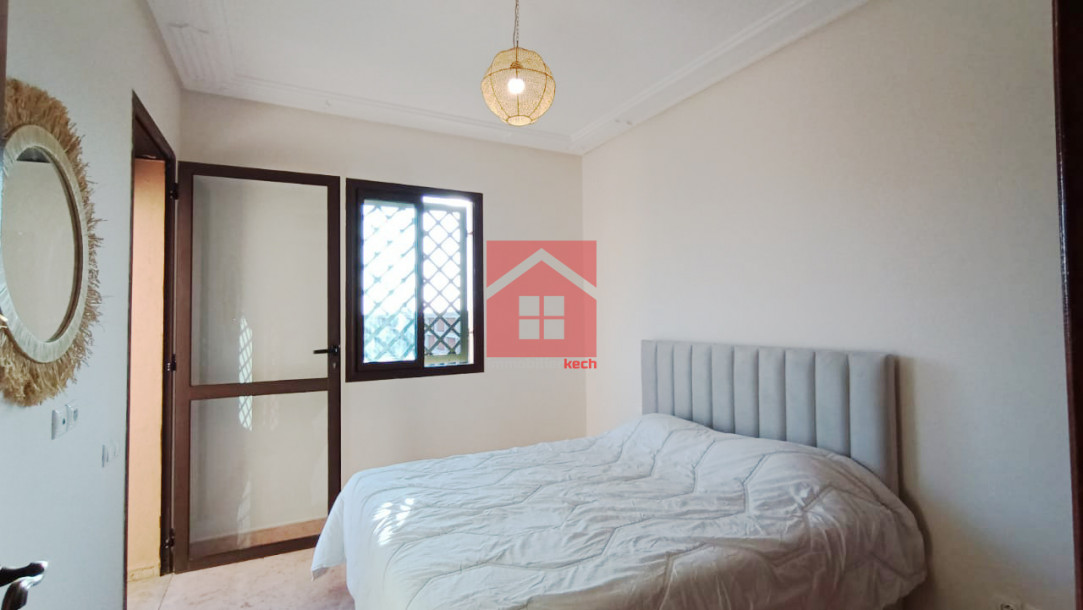 Studio Meublé avec 2 Balcons-3