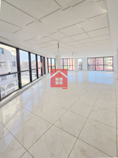 Bureau avec Deux Facades à Louer