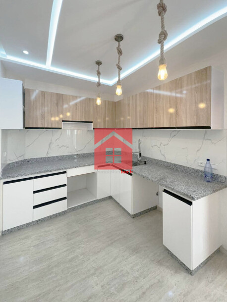 Appartement neuf avec balcon à louer-1