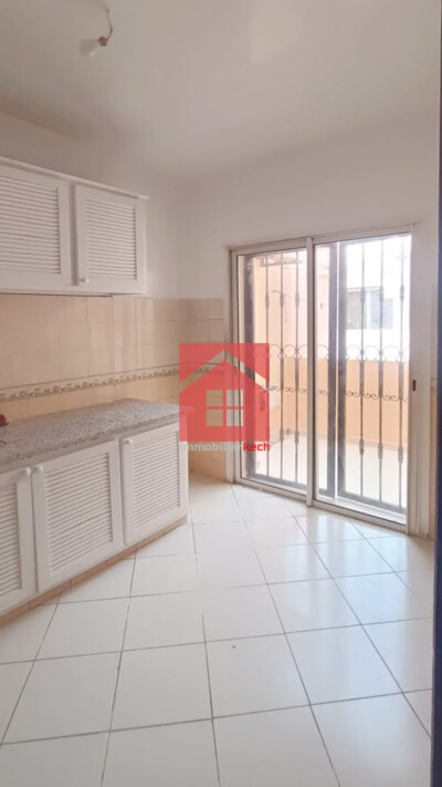 Appartement avec balcon à louer-1