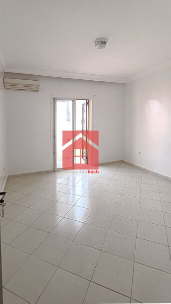 Appartement avec balcon à louer-2