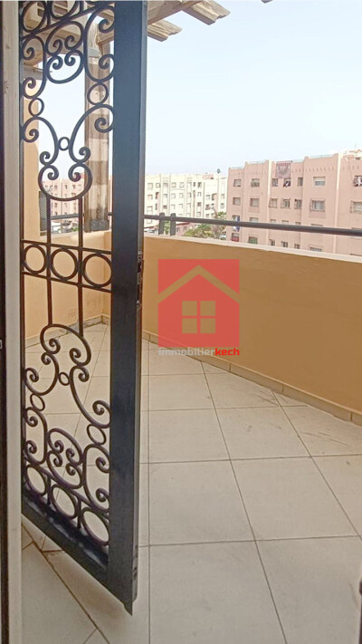 Appartement avec balcon à louer-0