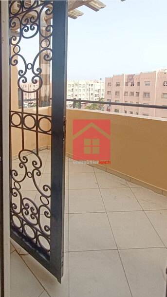 Appartement avec balcon à louer-0