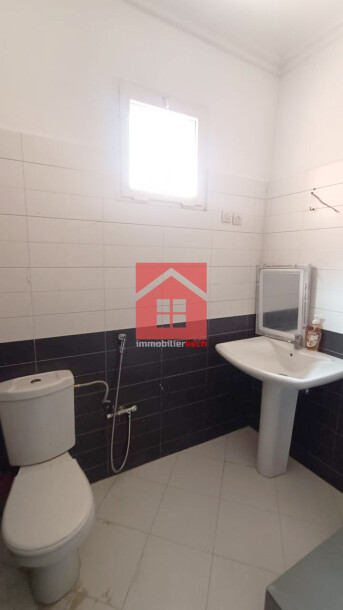 Appartement avec balcon à louer-5