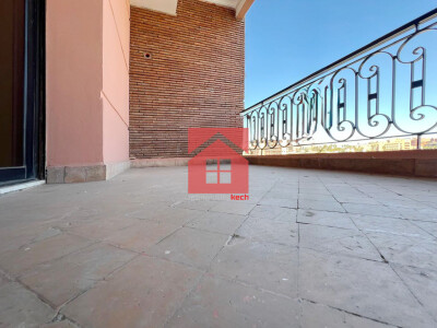 Appartement avec terrasse en vue sur la rue