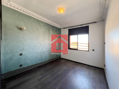 Appartement avec terrasse en vue sur la rue