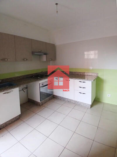 Appartement vide avec terasse à louer