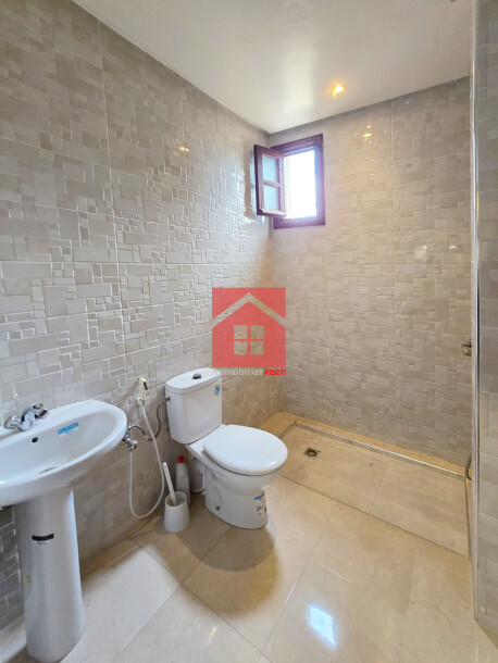 Elégante villa meublée avec piscine à vendre-8